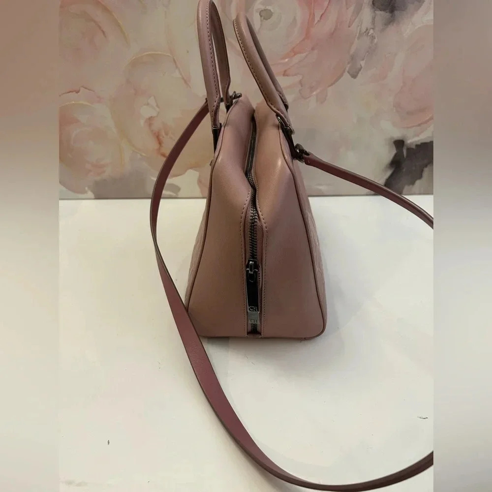 ! Carolina Herrera leather light pink Handbag - Picture 3 of 14